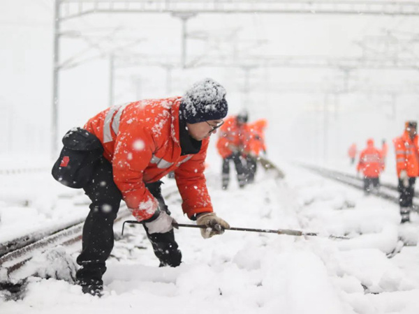 天辰：南方多地出现雨雪天气 铁路部门启动应急措施