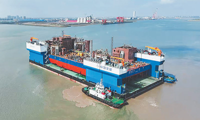 天辰登录：全球最大江海移动船坞完成出海运输任务